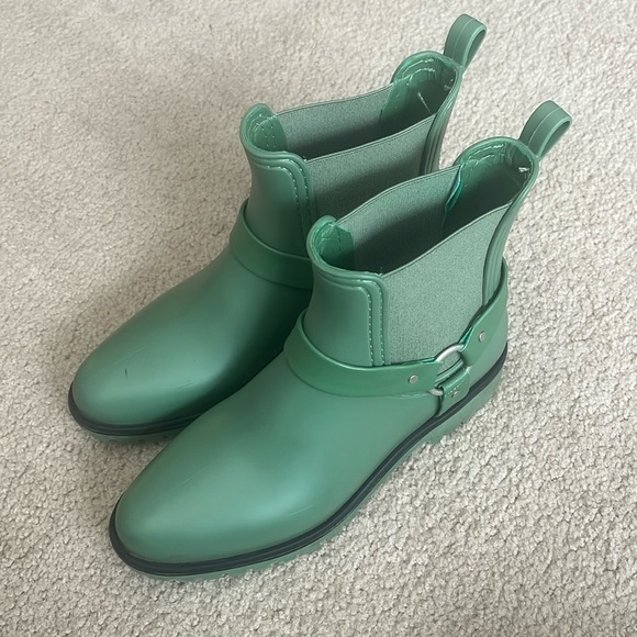“Bernardo Zoe Rain Boots size 8” - Picture 2 of 10